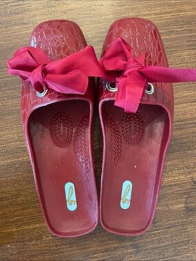 OKA b. Okabashi Red Jelly Slide faux croc Mules with Grosgrain Bow ML